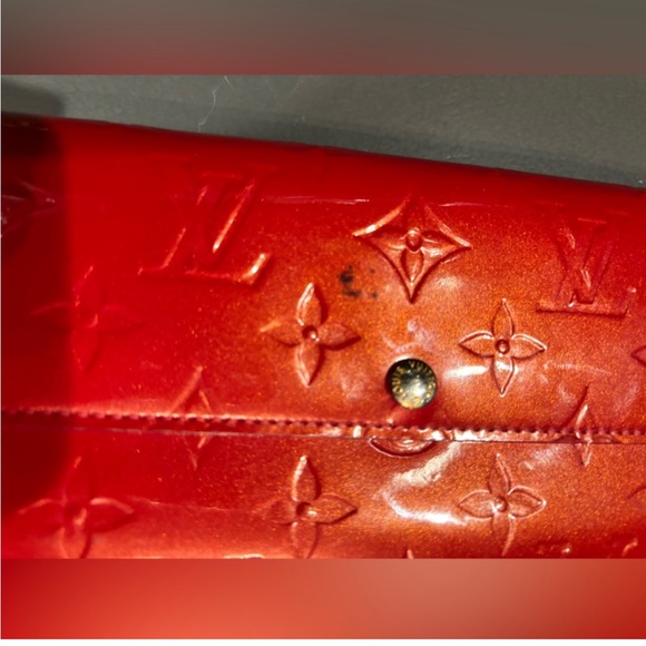 Louis Vuitton Mono Vernis Sarah Wallet in Red Patent Leather - Picture 2 of 9